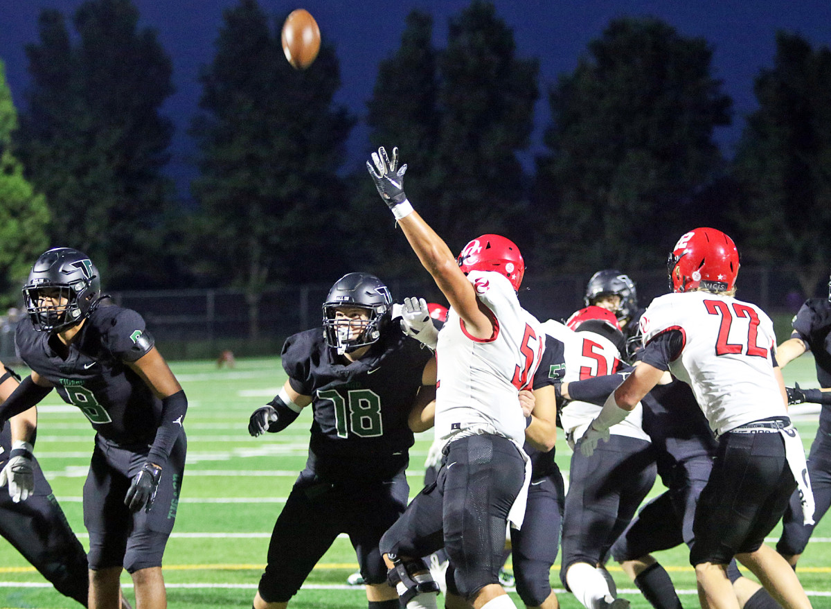 a Oregon City Tigard football Oregon September 29 2023 Dan Brood 23